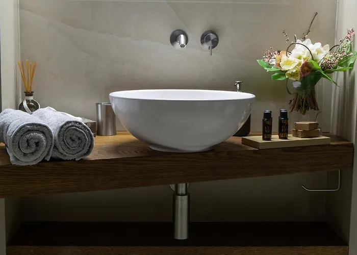 Borgo San Leonardo Apartment *