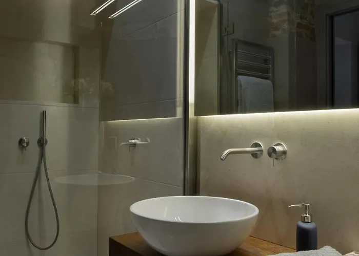 Borgo San Leonardo Apartment *